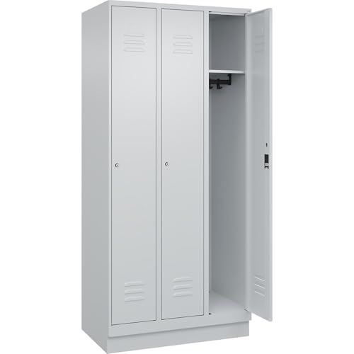 C + P Möbelsysteme C+P | Spind Classic Plus | 3 Abteile | lichtgrau | B 900 mm | mit Bodensockel | Zylinderschloss von C + P Möbelsysteme
