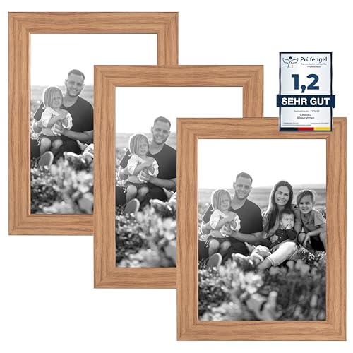 CABBEL Doppelpack (3er Set) 3x Bilderrahmen 18x24 cm, Eiche, stabiles MDF-Holz Rahmen, bruchsicherem Plexi-Glas, zum Aufhängen & Aufstellen, ideal für Fotos/Bilder/Collage CABBEL Doppelpack (3er Set) 3x Bilderrahmen 18x24 cm, Eiche, stabiles MDF-Holz Rahmen, bruchsicherem Plexi-Glas, zum Aufhängen & Aufstellen, ideal für Fotos/Bilder/Collage von CABBEL