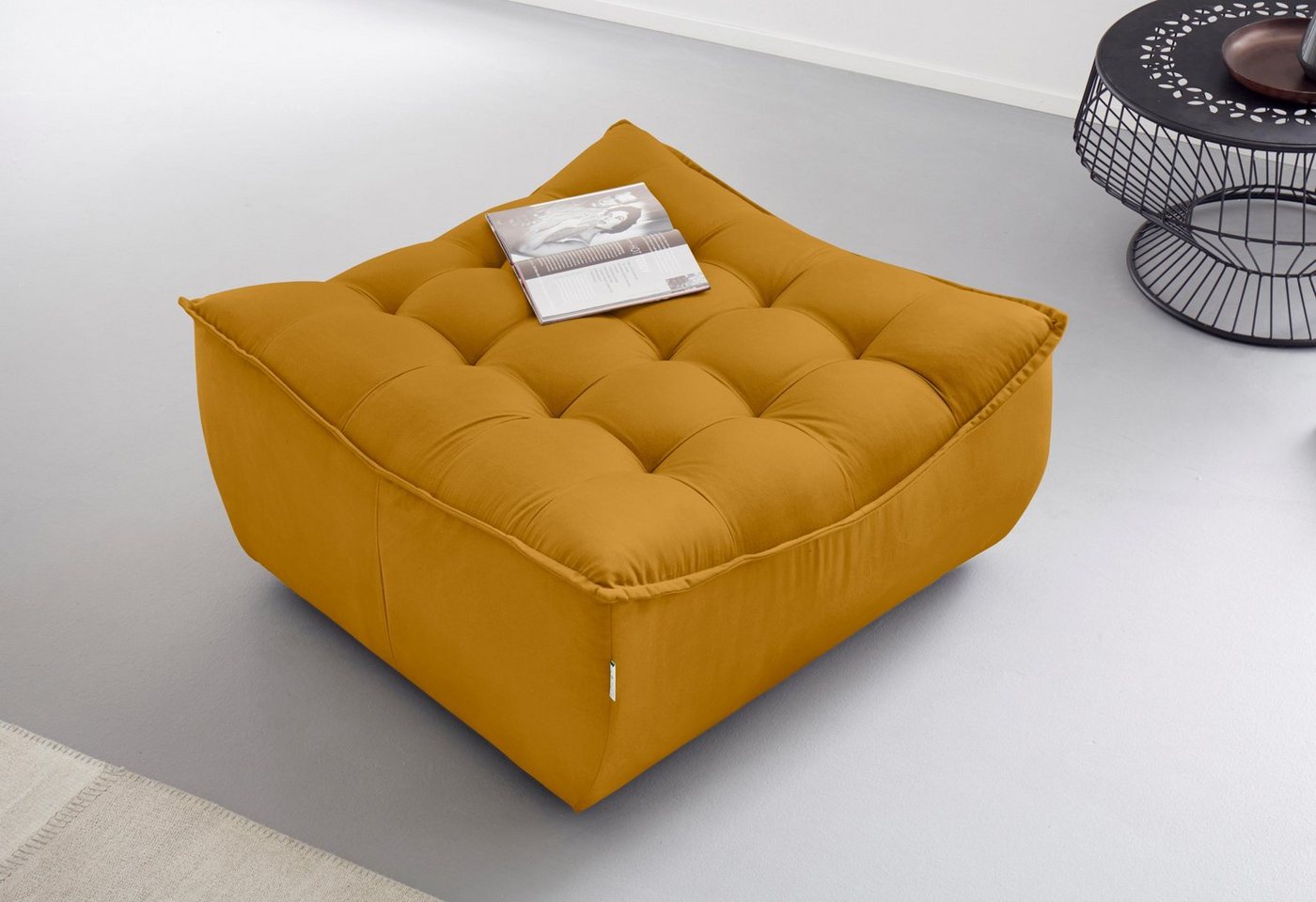 CALIA ITALIA Hocker Banjo, Designhocker in toller Optik und erstklassigem Sitzkomfort, in Kombination mit den passenden Modulen ein Blickfang im Wohnzimmer CALIA ITALIA Hocker Banjo, Designhocker in toller Optik und erstklassigem Sitzkomfort, in Kombination mit den passenden Modulen ein Blickfang im Wohnzimmer von CALIA ITALIA