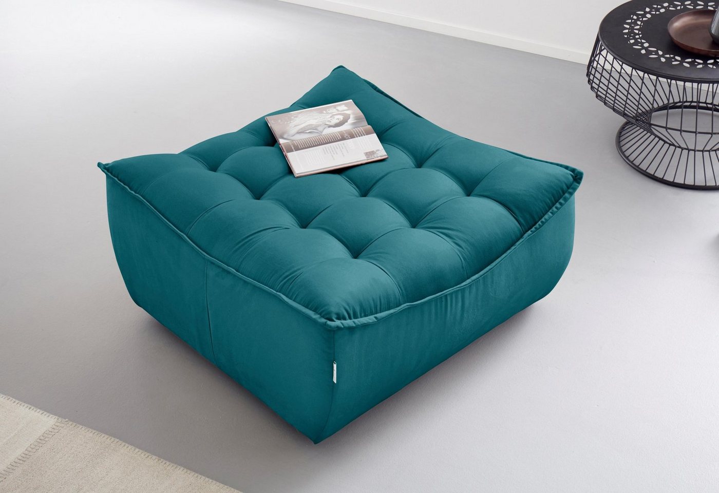 CALIA ITALIA Hocker Banjo, Designhocker in toller Optik und erstklassigem Sitzkomfort, in Kombination mit den passenden Modulen ein Blickfang im Wohnzimmer CALIA ITALIA Hocker Banjo, Designhocker in toller Optik und erstklassigem Sitzkomfort, in Kombination mit den passenden Modulen ein Blickfang im Wohnzimmer von CALIA ITALIA