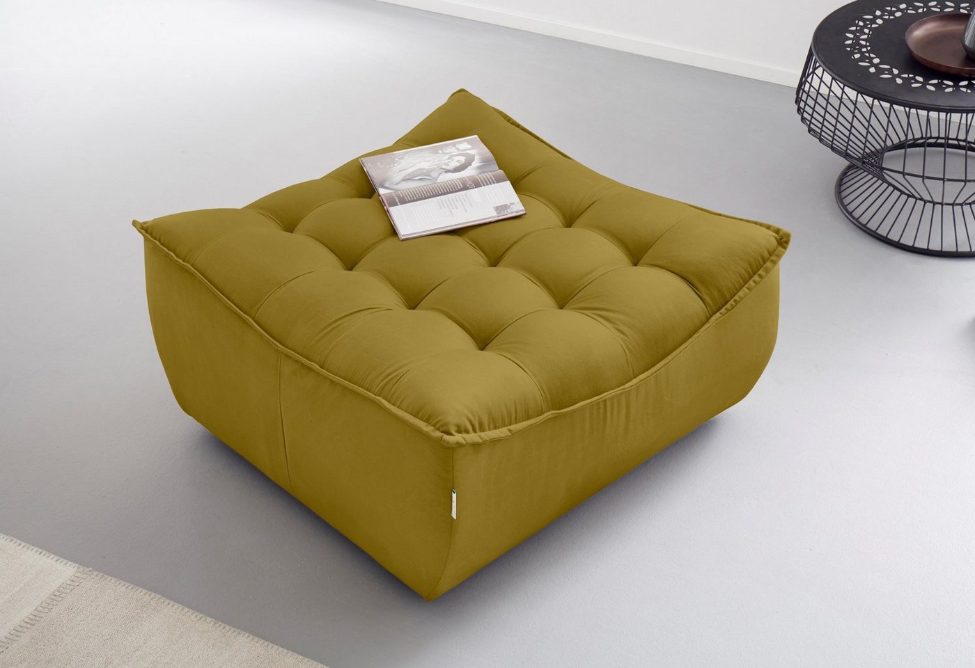 CALIA ITALIA Hocker Banjo, Designhocker in toller Optik und erstklassigem Sitzkomfort, in Kombination mit den passenden Modulen ein Blickfang im Wohnzimmer CALIA ITALIA Hocker Banjo, Designhocker in toller Optik und erstklassigem Sitzkomfort, in Kombination mit den passenden Modulen ein Blickfang im Wohnzimmer von CALIA ITALIA