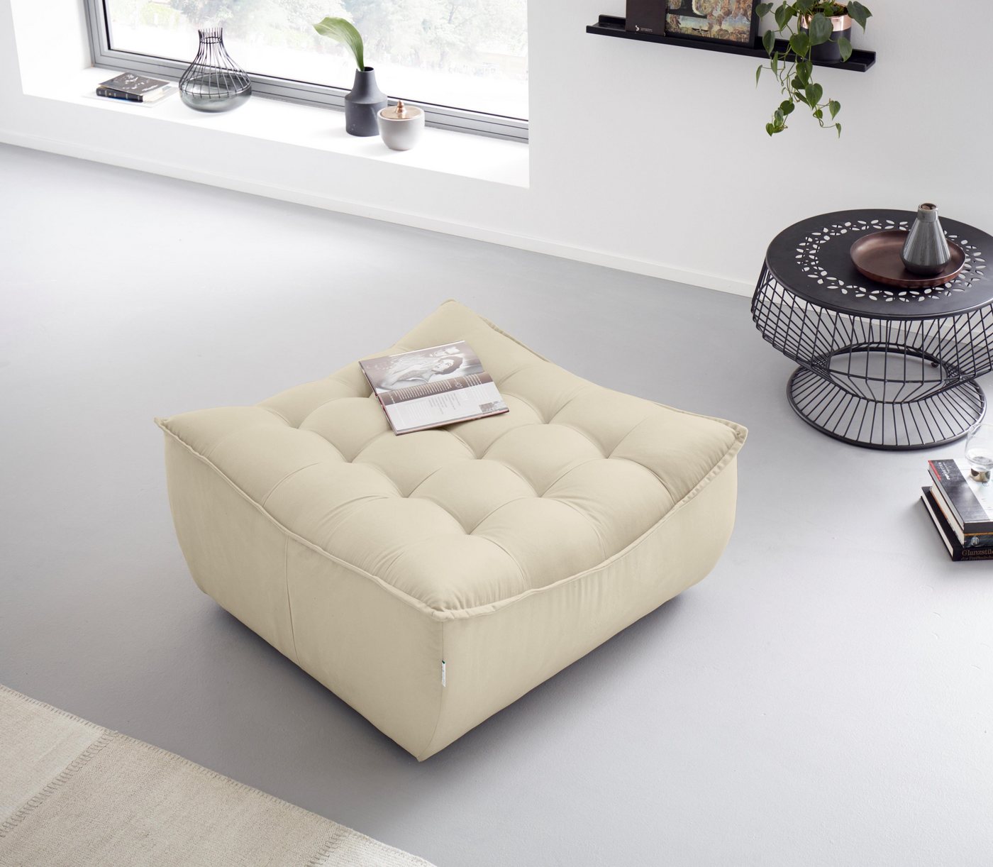 CALIA ITALIA Hocker Banjo, Designhocker in toller Optik und erstklassigem Sitzkomfort, in Kombination mit den passenden Modulen ein Blickfang im Wohnzimmer CALIA ITALIA Hocker Banjo, Designhocker in toller Optik und erstklassigem Sitzkomfort, in Kombination mit den passenden Modulen ein Blickfang im Wohnzimmer von CALIA ITALIA