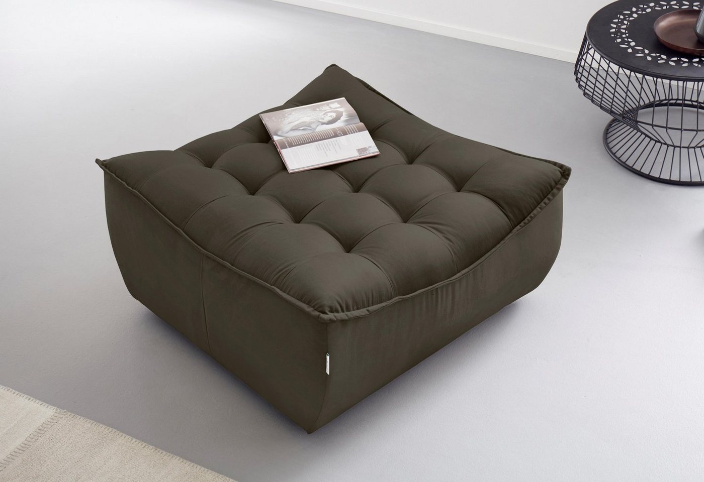 CALIA ITALIA Hocker Banjo, Designhocker in toller Optik und erstklassigem Sitzkomfort, in Kombination mit den passenden Modulen ein Blickfang im Wohnzimmer CALIA ITALIA Hocker Banjo, Designhocker in toller Optik und erstklassigem Sitzkomfort, in Kombination mit den passenden Modulen ein Blickfang im Wohnzimmer von CALIA ITALIA