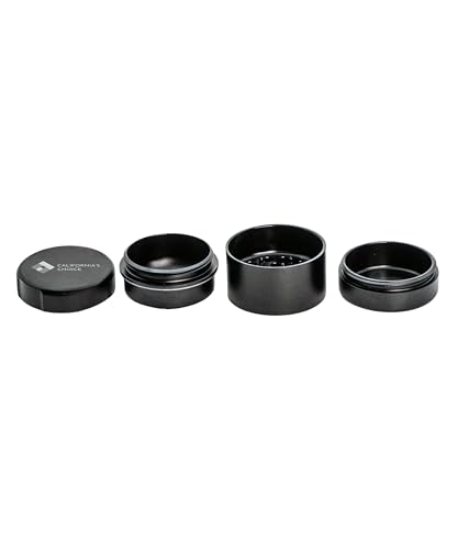Toothless Grinder "To-Go" „San Francisco“ Schwarz | Zahnlos | Sehr feiner Grind | Luftfahrt-Aluminium eloxiert | 4 – teilig | Inkl. „Stash“ Fach im Deckel | Patentierte Technologie von Stache von CALIFORNIA'S CHOICE
