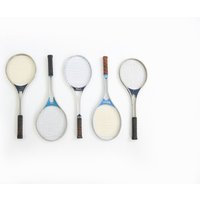 Vintage Tennisschläger Wandkunst Galeriewand Vintage Tennisschläger Wandkunst Galeriewand von CALIVINTAGEUSA