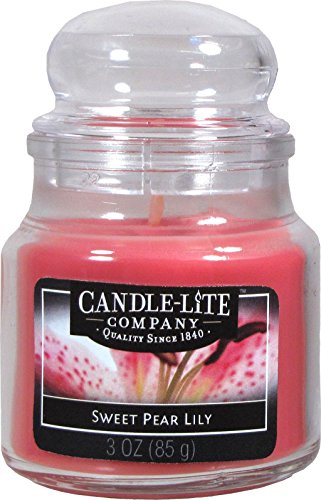 Candle-lite - Duftkerze im Glas, Sweet Pear Lily 85g, Rot, 6 x 6 x 9.5 cm von CANDLE-LITE
