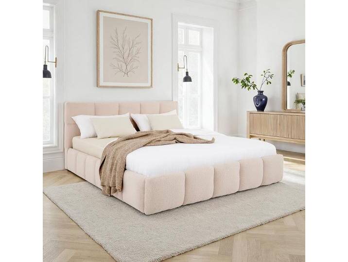 Polsterbett CLOUDY 180x200 cm gepolstert mit Bouclé Stoff – Beige Polsterbett CLOUDY 180x200 cm gepolstert mit Bouclé Stoff – Beige von CARO-Möbel