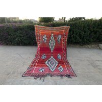 Wohndeko-Teppiche Für Das Wohnzimmer, Handgefertigtes Geschenk Zuhause - Azilal-Teppich Rot von CARPETSABDELHADI