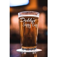 Daddy's Sippy Cup Beer Pint - Lustiges Geschenk Für Papa Vatertagsgeschenk Weihnachtsgeschenk Perfektes Bierglas Für Ihn von CARVELITA