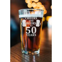 Geschenke Zum 50. Geburtstag Für Männer Frauen - Prost Und Bier Auf 50 Jahre 16Oz Pint Glas Für Ihn, Sie, Den Besten Freund, Turning Fifty von CARVELITA