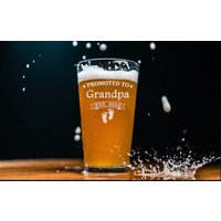 Neues Opa Geschenk - Befördert Zu Est 2023 Schwangerschaftansage Pint Glas Personalisiertes Bier von CARVELITA