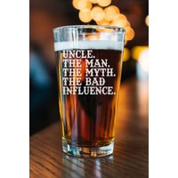 Onkel The Man Myth Bad Influence - 16Oz Beer Pint Graviertes Bierglas Perfekte Geschenke Für Ihn Geburtstag, Weihnachten von CARVELITA