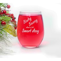 Sixty Sassy & A Bit Smart Assy - Weinglas Ohne Stiel Lustige Geschenkidee Bestes Geschenk Für Sie, Ihn Zum 60. Geburtstag Beste Freunde von CARVELITA