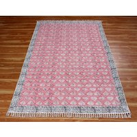 Rosafarbener Teppich Handgefertigter Baumwollteppich Handblock Bedruckter 4 X 8 10 14 Fuß Rosafarbener Teppich Handgefertigter Baumwollteppich Handblock Bedruckter 4 X 8 10 14 Fuß von CASAVANIHOMES