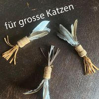 Katzenspielzeug - Jerry Stabiles Wurfspiel Für Grosse Katzen Kork Mit Lederquaste, Glöckchen Und Grossen Federn von CATMoveArt