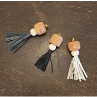 Katzenspielzeug - Kitty Wurfspielzeug, Kork, Holzperle, Lederquaste Mit Glöckchen, Natürlich Recycelt, Natur, Naturmaterialien Katzenspielzeug - Kitty Wurfspielzeug, Kork, Holzperle, Lederquaste Mit Glöckchen, Natürlich Recycelt, Natur, Naturmaterialien von CATMoveArt