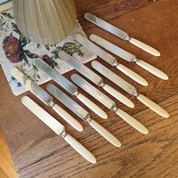 Antikes Set Von 10 Dessertmessern Landers Frary & Clark Mit Knochengriffen/1890Er Jahre Geschirr von CBlomgrenFineBooks