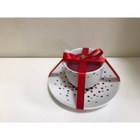 Handbemalte Mini-Rot-Und Schwarze Teetasse Und Untertasse Mit Kerze Aus Soja-Wachs von CCtreasuresByCarol