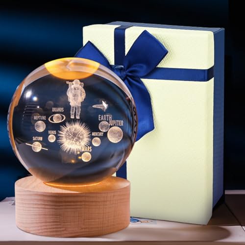 3D Kristallkugel Nachtlicht, Sonnensystem Glaskugel mit USB Powered, Solar System Crystal Ball mit LED Holzsockel für Weihnachten Thanksgiving Valentinstag Geburtstag Home Dekor(Weltraum Astronaut) von CECOMBINE