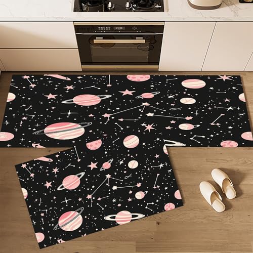 Küchenteppich Teppich Läufer Küchenläufer 2 Stück, Weltraum Universum küchenläufer Waschbar rutschfest Küchenmatte, Rosa Planet Sternbild Fußmatte für Drinnen, Schwarz Teppichläufer, 45×75cm+45×150cm von CEDNXOER