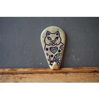 Ein Handtuchhaken Vintage/Keramikhaken Katzenhaken Haken 1 Für Küchenhandtücher Geschirrhandtücher von CERAMICSbyVITA