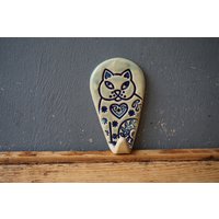 Keramik Katze Handtuch Haken Rustikale Küche Oder Badezimmer Dekor von CERAMICSbyVITA