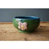 Smaragdgrüne Keramik Schale Mit Blume/Jubiläumsgeschenk Neues Haus Geschenk von CERAMICSbyVITA