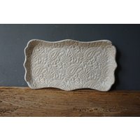 Weiße Keramik Platte Mit Paisley Muster/Aperitifteller Käseplatte Teller von CERAMICSbyVITA