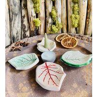 Handgefertigte Keramik Untersetzer, Geschenk, Weihrauch Wohnkultur, Kerze Kleine Platte, Großen Rose Blatt Kerzenhalter Handgefertigte Keramik Untersetzer, Geschenk, Weihrauch Wohnkultur, Kerze Kleine Platte, Großen Rose Blatt Kerzenhalter von CERAMICdesignSHOP