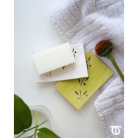 11cm X 7cm Eckige Seifenschale Aus Keramik Mit Ausgestochenem Olivenzweigmuster 11cm X 7cm Eckige Seifenschale Aus Keramik Mit Ausgestochenem Olivenzweigmuster von CERAPHIE