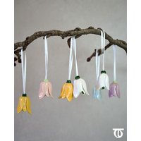 3-Er Set Frühlingsblüten Aus Keramik 4x3 cm Zum Aufhängen 3-Er Set Frühlingsblüten Aus Keramik 4x3 cm Zum Aufhängen von CERAPHIE