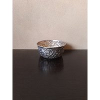 Kleinere Silberfarbene Jugendstil Schale Mit 3D-Trauben Und Blätter-Motiv von CEsourced