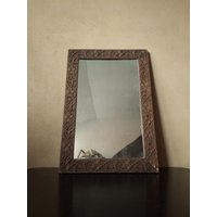 Mittelgroßer, Wunderschön Antiker Geschnitzter Spiegelrahmen Mit Einer Antiken Silbernen Spiegelplatte von CEsourced