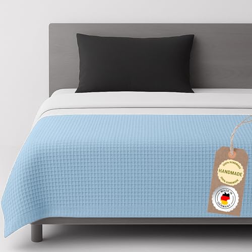 chambry Tagesdecke 135x200 cm - 100 % Baumwolle Waffelstruktur - weiche & atmungsaktive Baumwolldecke - Zeitlose & waschbare Kuscheldecke, Möbelüberwurf, Couchüberwurf oder Bettüberwurf - Baby Blau von CHAMBRY MADE IN GERMANY