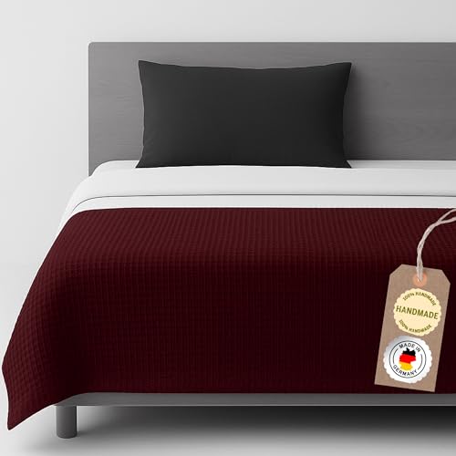 chambry Tagesdecke 140x200 cm - 100 % Baumwolle Waffelstruktur - weiche & atmungsaktive Baumwolldecke - Zeitlose & waschbare Kuscheldecke, Möbelüberwurf, Couchüberwurf oder Bettüberwurf - Bordeaux von CHAMBRY MADE IN GERMANY