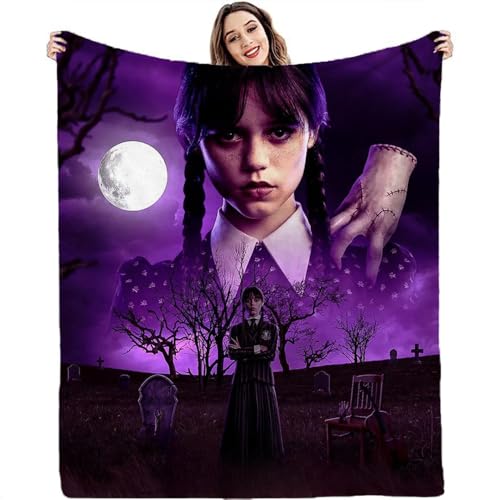 CHENGHUO Addams Family Kuscheldecke Flauschig,Wednes Decke Fleecedecke Wohndecken Couchdecke Flauschig,TV- Überwurf Tagesdecke Sofadecke Blanket (B,100x135) von CHENGHUO