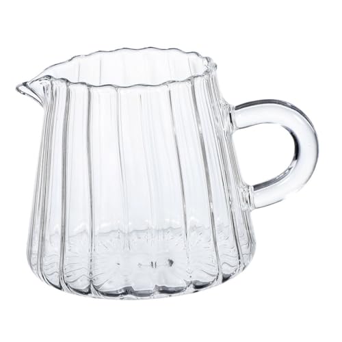 CHICAMPERA Kleiner Transparenter Milchkrug aus Perfekter Milchaufschäumer für Espresso Kaffee und Tee mit Präzisem Ausguss und Stilvollem Streifendesign für Zuhause und Cafés CHICAMPERA Kleiner Transparenter Milchkrug aus Perfekter Milchaufschäumer für Espresso Kaffee und Tee mit Präzisem Ausguss und Stilvollem Streifendesign für Zuhause und Cafés von CHICAMPERA