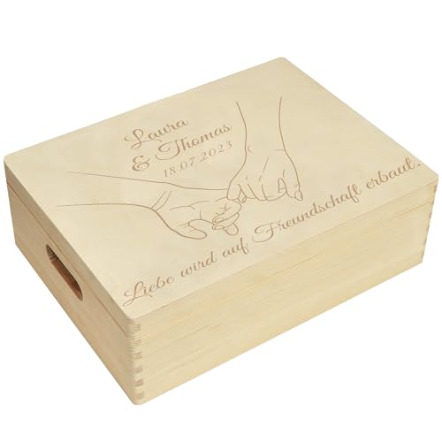 CHICCIE Holzbox Personalisiert zur Hochzeit Hände 40x30x14cm Schatztruhe von CHICCIE