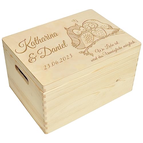 CHICCIE Holzbox zur Hochzeit Personalisiert Eulenpaar 40x30x23cm Natur Holztruhe von CHICCIE
