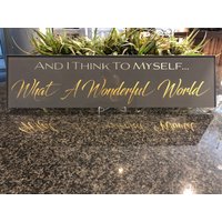 Blattgold Glas Zeichen Große - Dunkelgrau Graviert, Mit Vergoldet Und Bemalt "Und Ich Denke Mir... What A Wonderful World" Blattgold Glas Zeichen Große - Dunkelgrau Graviert, Mit Vergoldet Und Bemalt "Und Ich Denke Mir... What A Wonderful World" von CHISUL