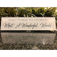 Glas Graviert Und Bemalt - Mittel Zeichen "Und Ich Denke Mir... What A Wonderful World" von CHISUL