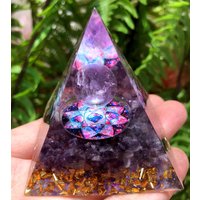 Fantasy Magie Amethyst Kugel Orgon/Kristall Pyramide Orgonit/Positive Energie Generator/Chakra Heilung/Besonderes Geschenk/Energiestein von CHMineralCollection