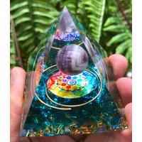 Fantasy Magie Amethyst Kugel Orgon/Kristall Pyramide Orgonit/Positive Energie Generator/Chakra Heilung/Besonderes Geschenk/Energiestein von CHMineralCollection