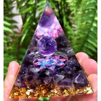 Fantasy Magie Amethyst Kugel Orgon/Kristall Pyramide Orgonit/Positive Energie Generator/Chakra Heilung/Besonderes Geschenk/Energiestein von CHMineralCollection