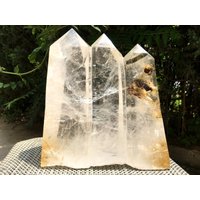 Seltene Drei Kopf Klar Regenbogen Weiß Kristall Quarz + Turmalin Punkt/Klar Turm/Kristall Turm/Meditation Stein/Chakra/Selbst Stehen Seltene Drei Kopf Klar Regenbogen Weiß Kristall Quarz + Turmalin Punkt/Klar Turm/Kristall Turm/Meditation Stein/Chakra/Selbst Stehen von CHMineralCollection
