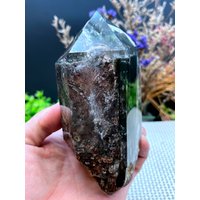 Seltener Natürlicher Großer Enthaltener Garten Grün + Brauner Phantomquarzturm/Landschaftsquarzpunkt Lodalith Energiestein Heilkristall von CHMineralCollection