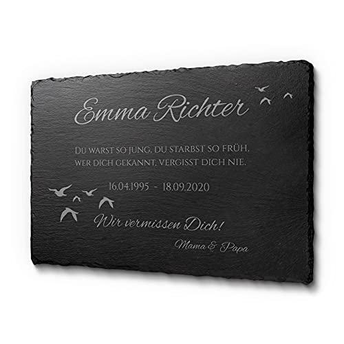 CHRISCK design Grabschmuck mit personalisierter Gravur für Menschen | 30 x 20 cm wetterfest & personalisiert | Schieferplatte aus Schiefer mit Gravur von CHRISCK design