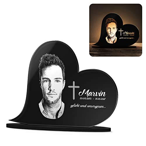 CHRISCK design Grabstein Gedenkstandbild Gedenktafel mit Gravur Fotogravur Mensch Herz stehend in 2 Größen Grabschmuck graviert. Grabplatte im Kerzenschein Leuchtend. CHRISCK design Grabstein Gedenkstandbild Gedenktafel mit Gravur Fotogravur Mensch Herz stehend in 2 Größen Grabschmuck graviert. Grabplatte im Kerzenschein Leuchtend. von CHRISCK design