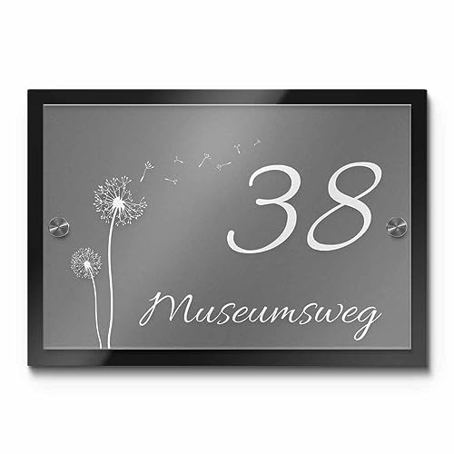 Moderne Hausnummern/Namensschild in edle Milchglasoptik - Größe 26x18 cm | gute Lesbarkeit dank Schwarzer Hintergrundplatte und Abstandshaltern von CHRISCK design