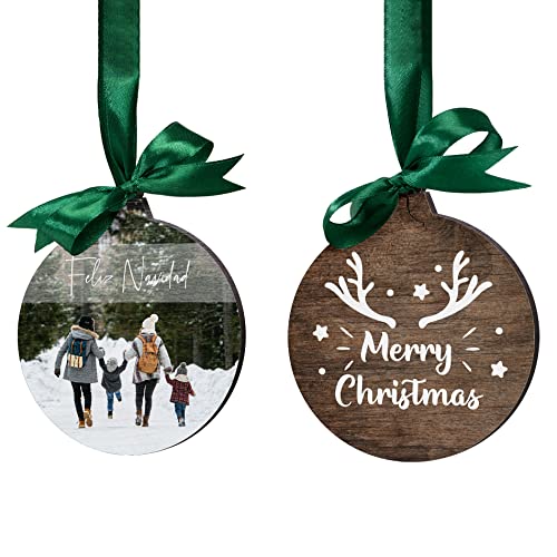 Personalisierte Christbaumkugeln mit deinen eigenen Fotos und Texten - Erstelle deinen individuellen Weihnachtsschmuck aus Holz in verschiedenen Farbtönen. von CHRISCK design